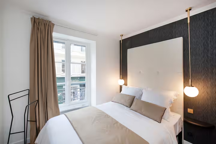 Odéon-Notre Dame de Paris (D)